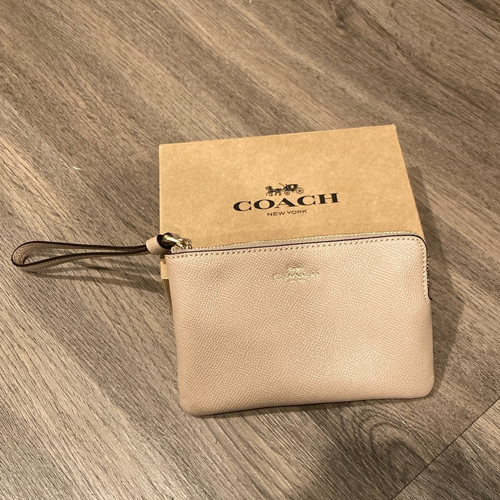 BRAND NEW COACH WALLET- STILL IN BOX